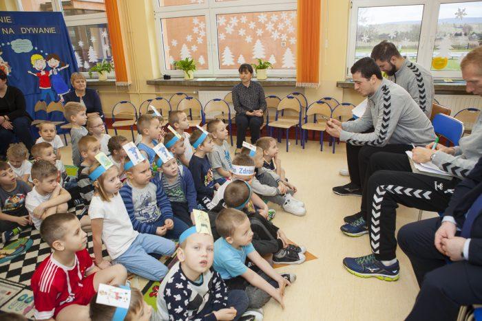 Piłkarze Vive czytali dzieciom