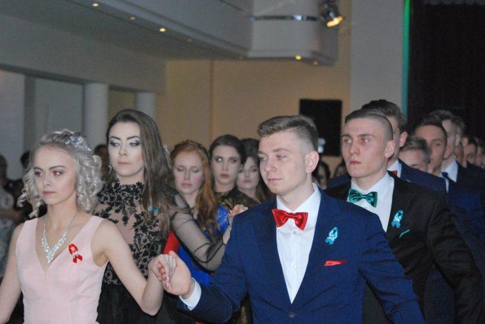 Magiczny polonez w Hotelu Europa. Studniówka II LO w Starachowicach [ZDJĘCIA]