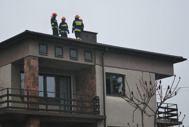 Pracowity czwartek dla strażaków. Ogień na poddaszu [ZDJĘCIA]