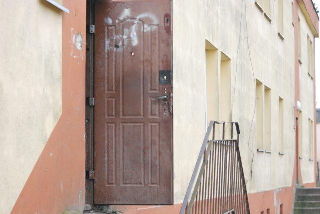 Z OSTATNIEJ CHWILI: czujnik uratował jej życie. Straż sprawdza mieszkania [ZDJĘCIA]