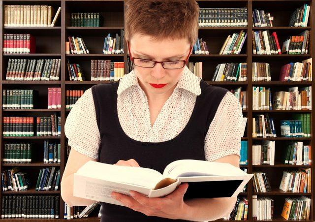 Czy biblioteki będą czynne w czwartki?