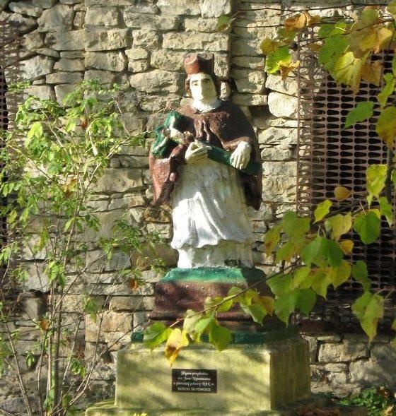 Zniszczona figura świętego zostanie odnowiona