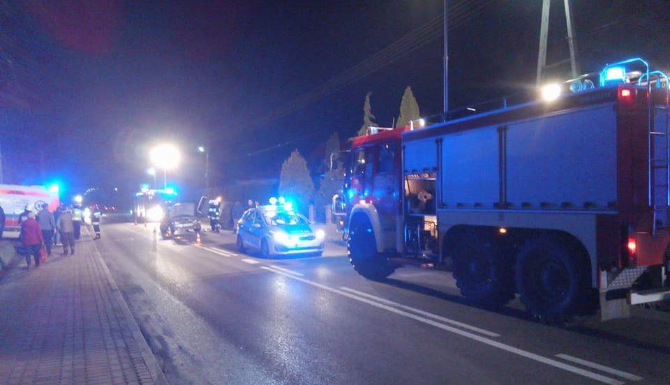 Karambol na drodze wojewódzkiej nr 756 w Pawłowie. Co ze stanem zdrowia strażaka?