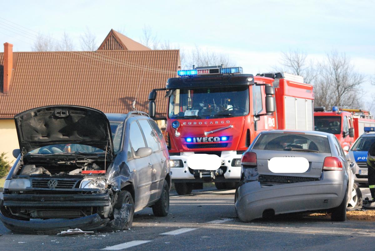 Czarnej serii ciąg dalszy. Audi i seat zderzyły się na drodze krajowej nr 42 [ZDJĘCIA]
