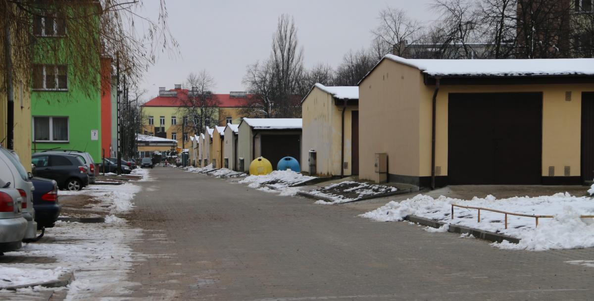 Gdzie powstała droga między garażami?