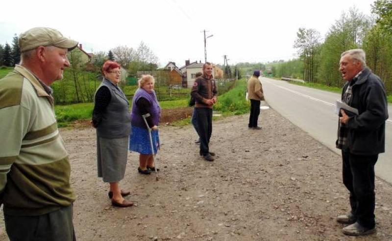 Co z chodnikiem przy ruchliwej drodze?