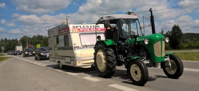 Traktorem w Polskę przez... Wąchock