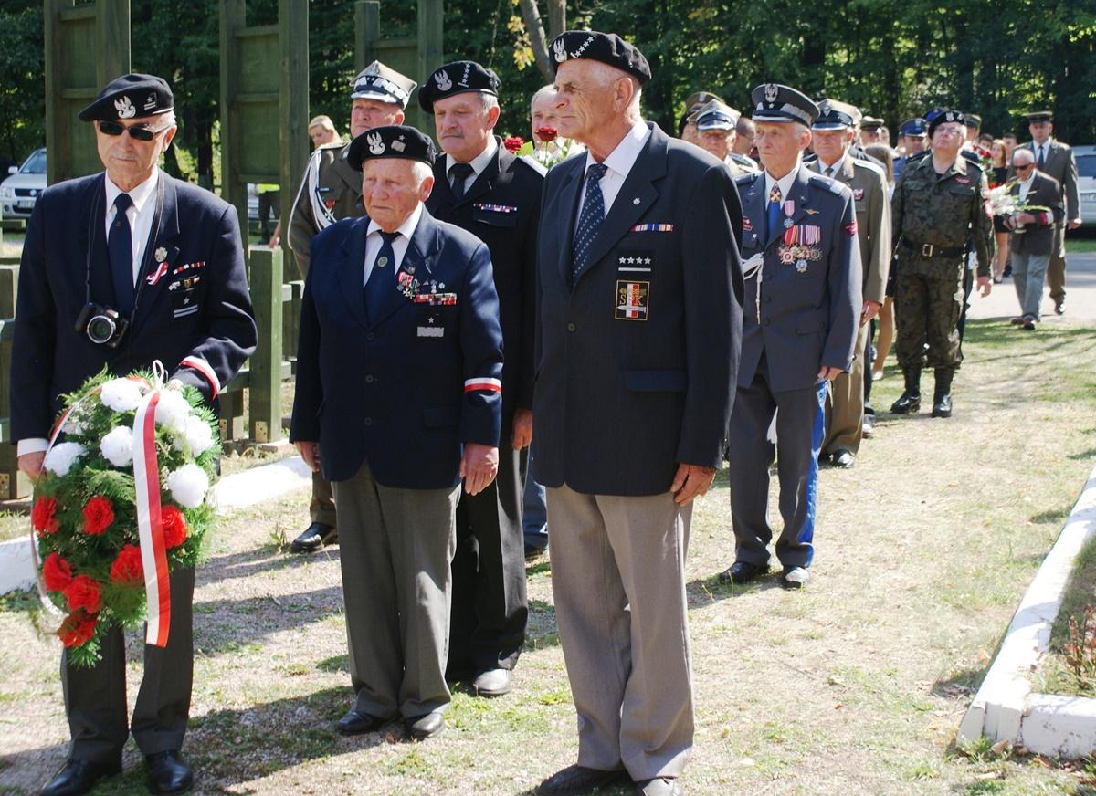 Uroczystość patriotyczna w Kuterach
