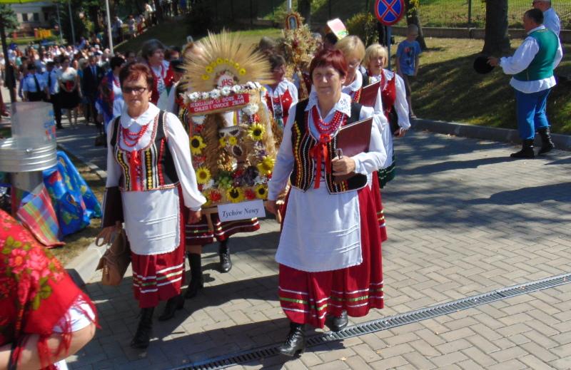 W dziękczynnym korowodzie