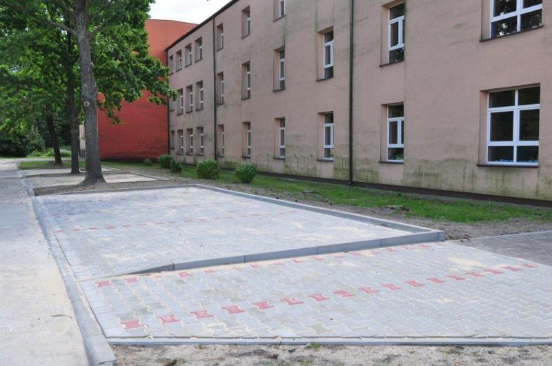 Parking i chodnik przy SP 12