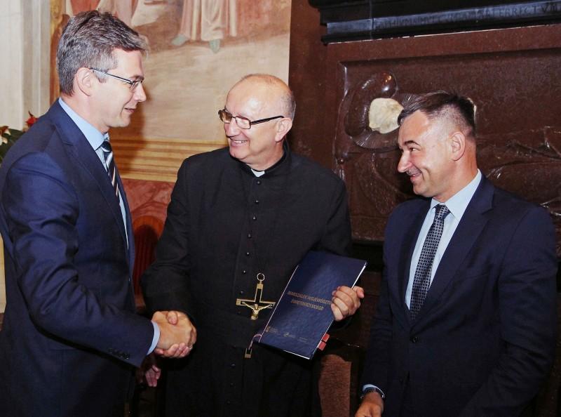 Św. Krzyż turystyczną perełką
