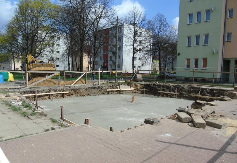 Wyburzyli i... budują
