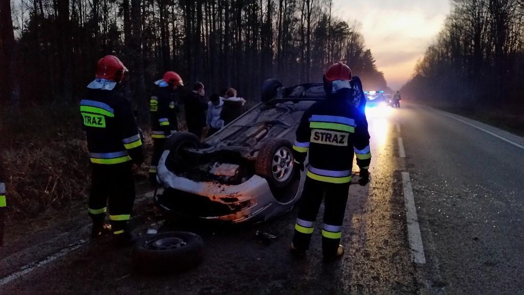 Dachował w miejscowości Henryk