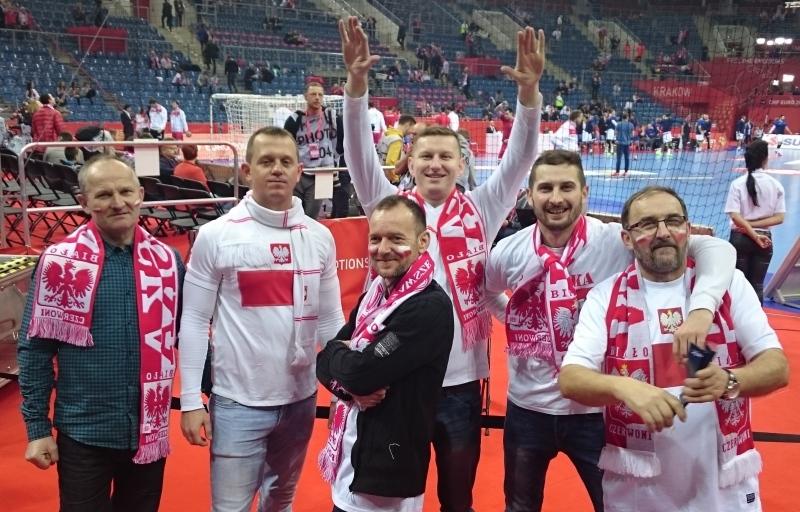 Bo biało-czerwonych zawsze ma się w sercu...