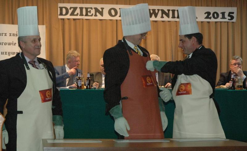 Stare i Młode Strzechy pod odlewniczą kadzią