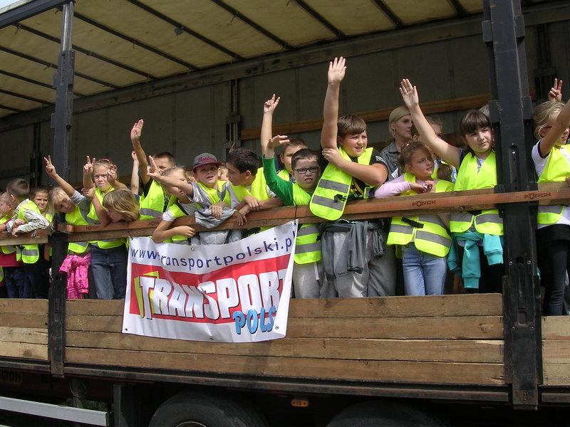 Bezpieczna szkoła przy drodze [zdjęcia]