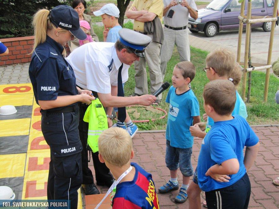 Wakacyjne spotkania z policjantami