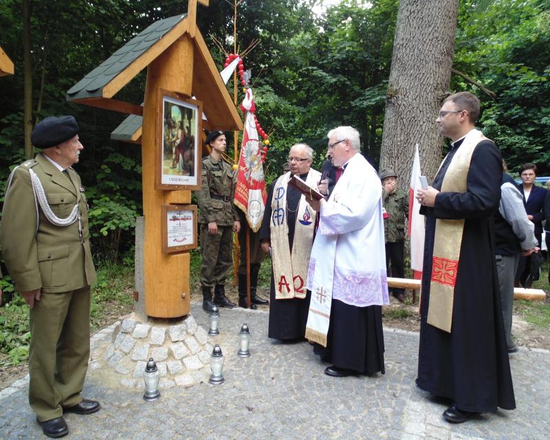 Droga Krzyżowa i kapliczka na Piotrowym Polu