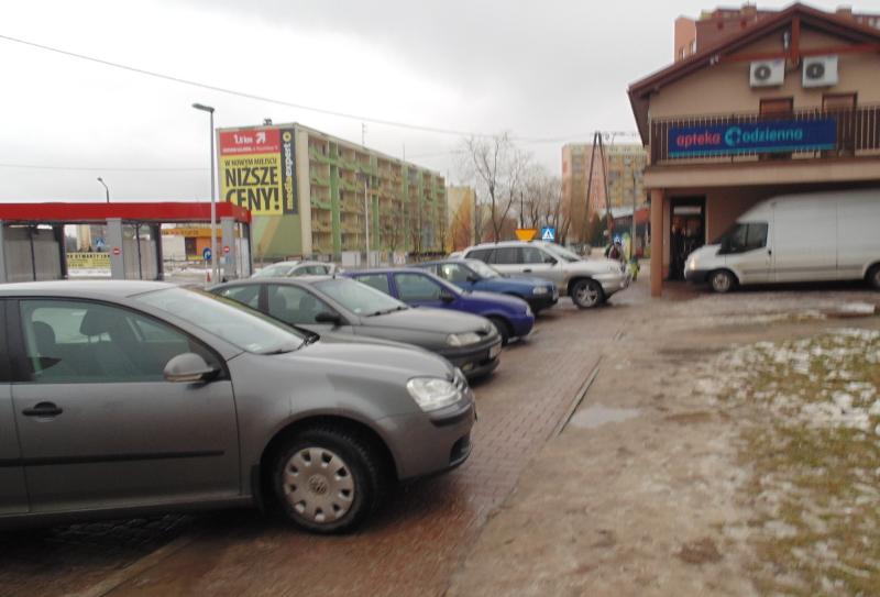 Będą słupki koło apteki