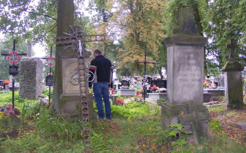 Zabytkowe groby poczekają na renowację