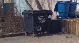 Staruszek stracił przytomność podczas interwencji policjantów. Starachowicka policja pilnuje sklepowego śmietnika! 