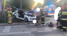 Dwie osoby ranne po zderzeniu opla z ciężarówką w Wzdole Rządowym. Nie zatrzymała się przed znakiem STOP