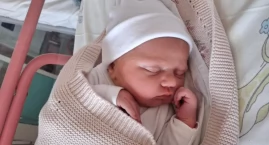 Zdjęcie przedstawia: NIKOLA urodziła się 15 września