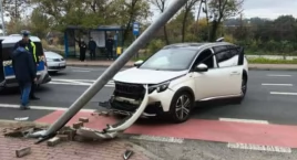 Ścięta latarnia na ulicy Piłsudskiego