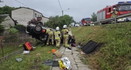 Groźny wypadek w Stykowie. Ford dachował, 59-letni k&hellip;