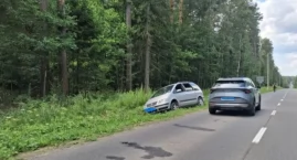 Pijany kierowca potrącił pieszego i wjechał do rowu.&hellip;