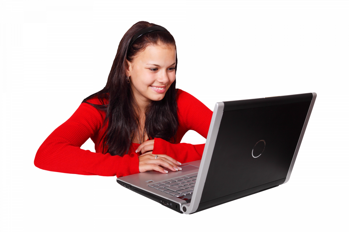 Jak szkoły i uczniowie zdają egzamin z nauczania online? [Sondaż NEXERY]
