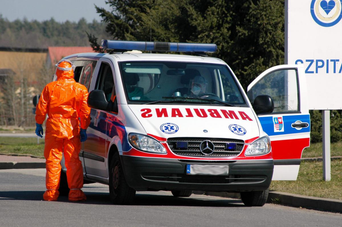 Jak pracują ratownicy na pierwszej linii walki z epidemią?