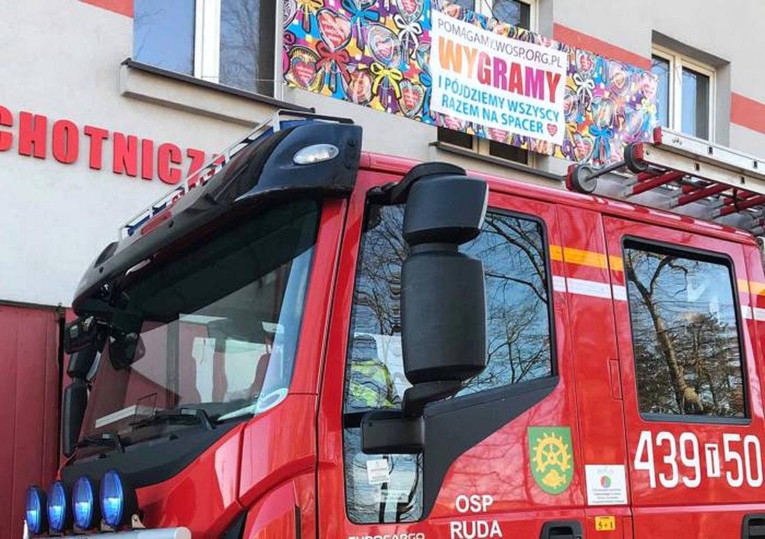 Przetrwamy, Wygramy! Baner na strażackiej remizie