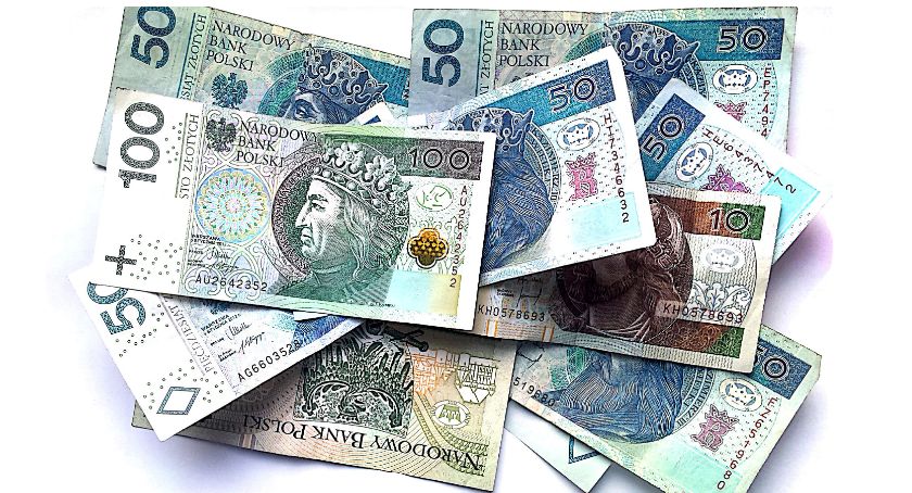 Ile zarabiają „powiatowi” nauczyciele?