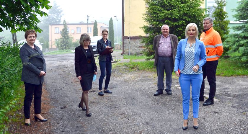 Wybudują drogę dojazdową do szkoły w Odrowążu