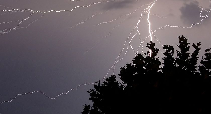 Pilne! Załamanie pogody. W powiecie koneckim będą burze z gradem