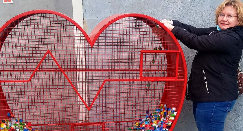Uczniowie pomagają i recyklingują