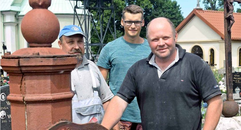 W Końskich odnawiają cmentarne zabytki