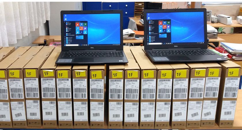 GOWARCZÓW. Laptopy dla podstawówki