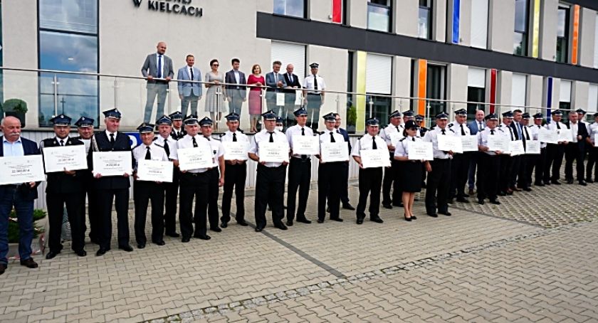 Strażacy z dofinansowaniem na remizy