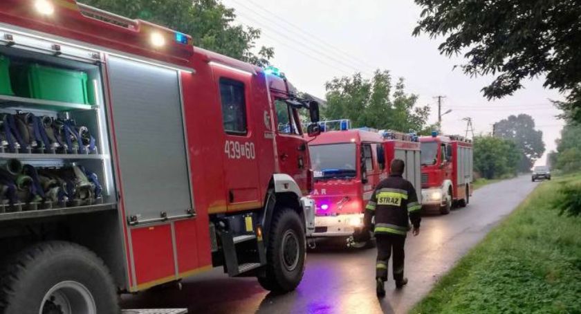 CZERWONA WOLA. Płonący dom 