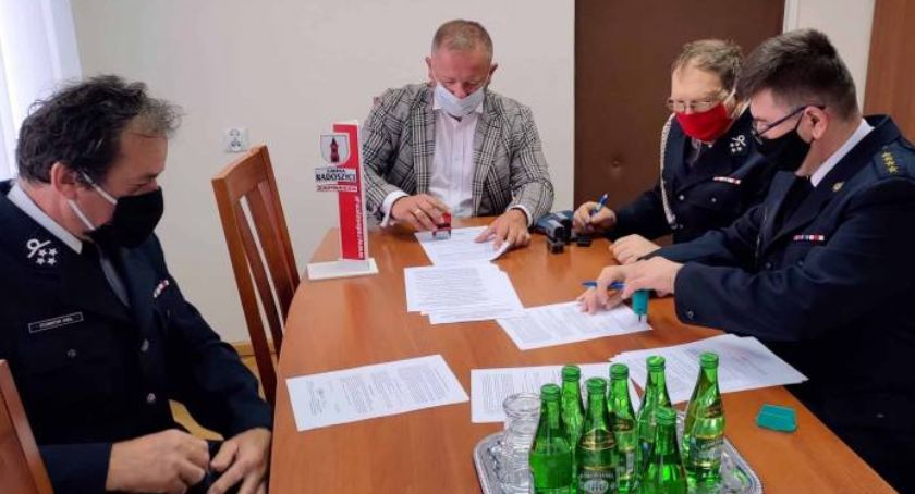 Przedłużają umowę z druhami strażakami