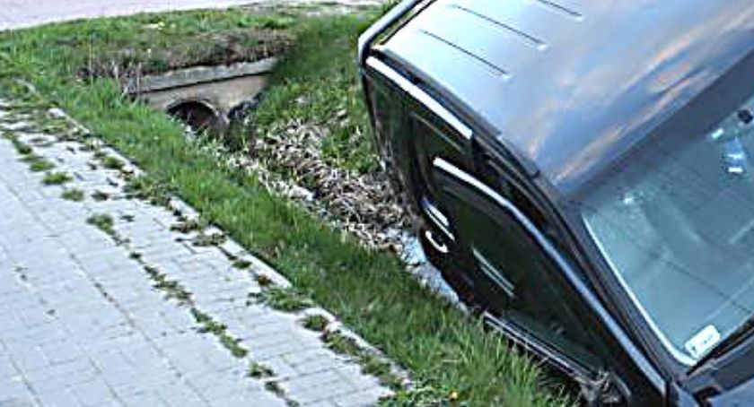 Hunday wpadł do rowu i uderzył w betonowy przepust