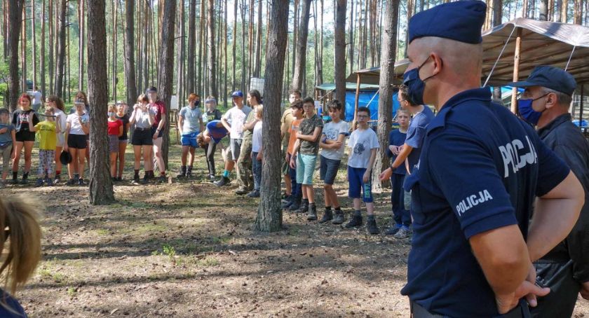 „Zawiszacy” i harcerze ZHR wypoczywają w koneckich lasach [ZDJĘCIA]