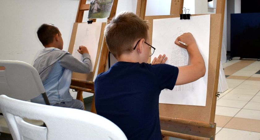 GMINA GOWARCZÓW. Spotkają się z kulturą z różnych stron świata