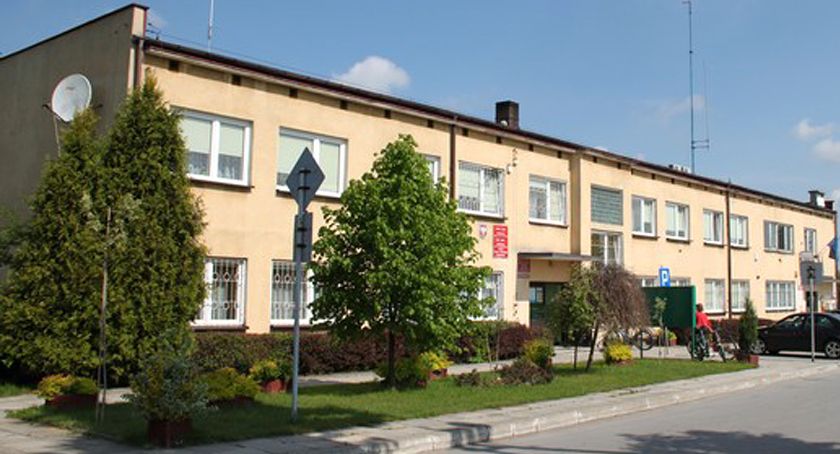 Burmistrz Radoszyc: Do magistratu tylko w sprawach pilnych