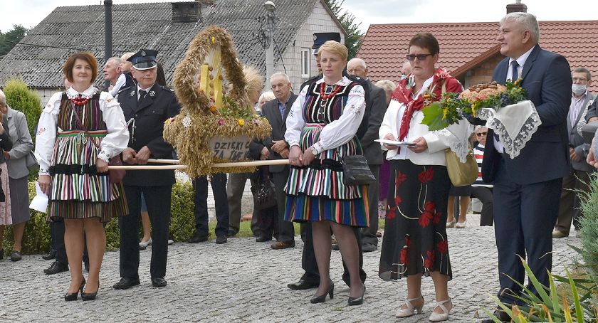 GMINA GOWARCZÓW. Plon niesiemy plon, czyli Dożynki Parafialne [ZDJĘCIA]