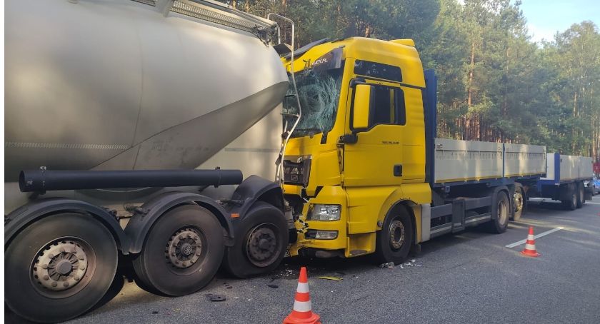 GMINA SMYKÓW. Ciężarówki najechały na siebie