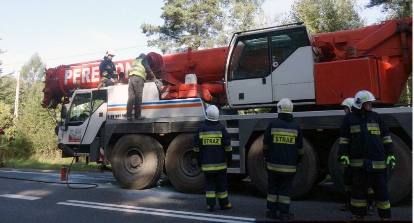 ODROWĄŻ. Zapalił się dźwig samojezdny