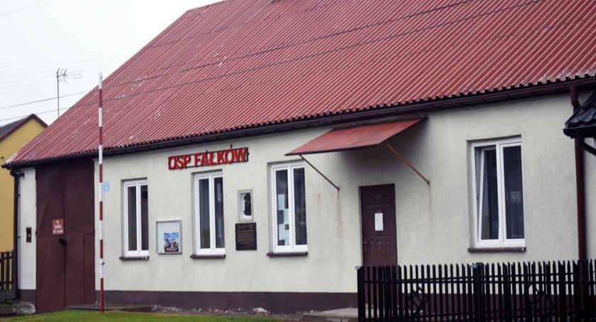 FAŁKÓW. Umowa podpisana, ruszy przebudowa remizy